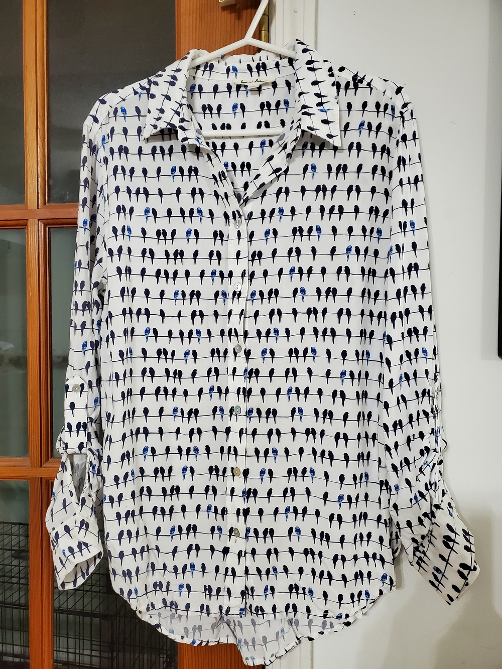 June & Delancy Bird Print Blouse S Blue White Rayon Button Front Tab Sleeve